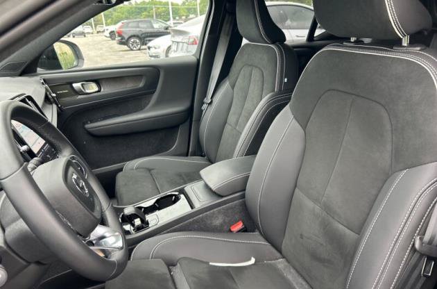 Used 2023 Volvo XC40 Recharge Ultimate w/ Protection Package Premier AWD/4WD image 8