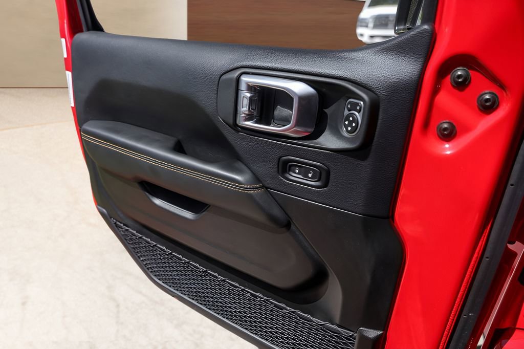 Used 2025 Jeep Wrangler Unlimited Sahara AWD/4WD image 22