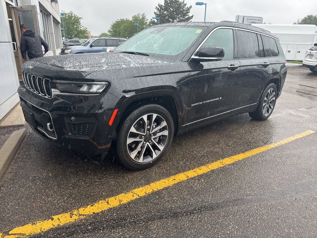 Used 2022 Jeep Grand Cherokee L Overland w/ Advanced Protech Group III AWD/4WD image 1