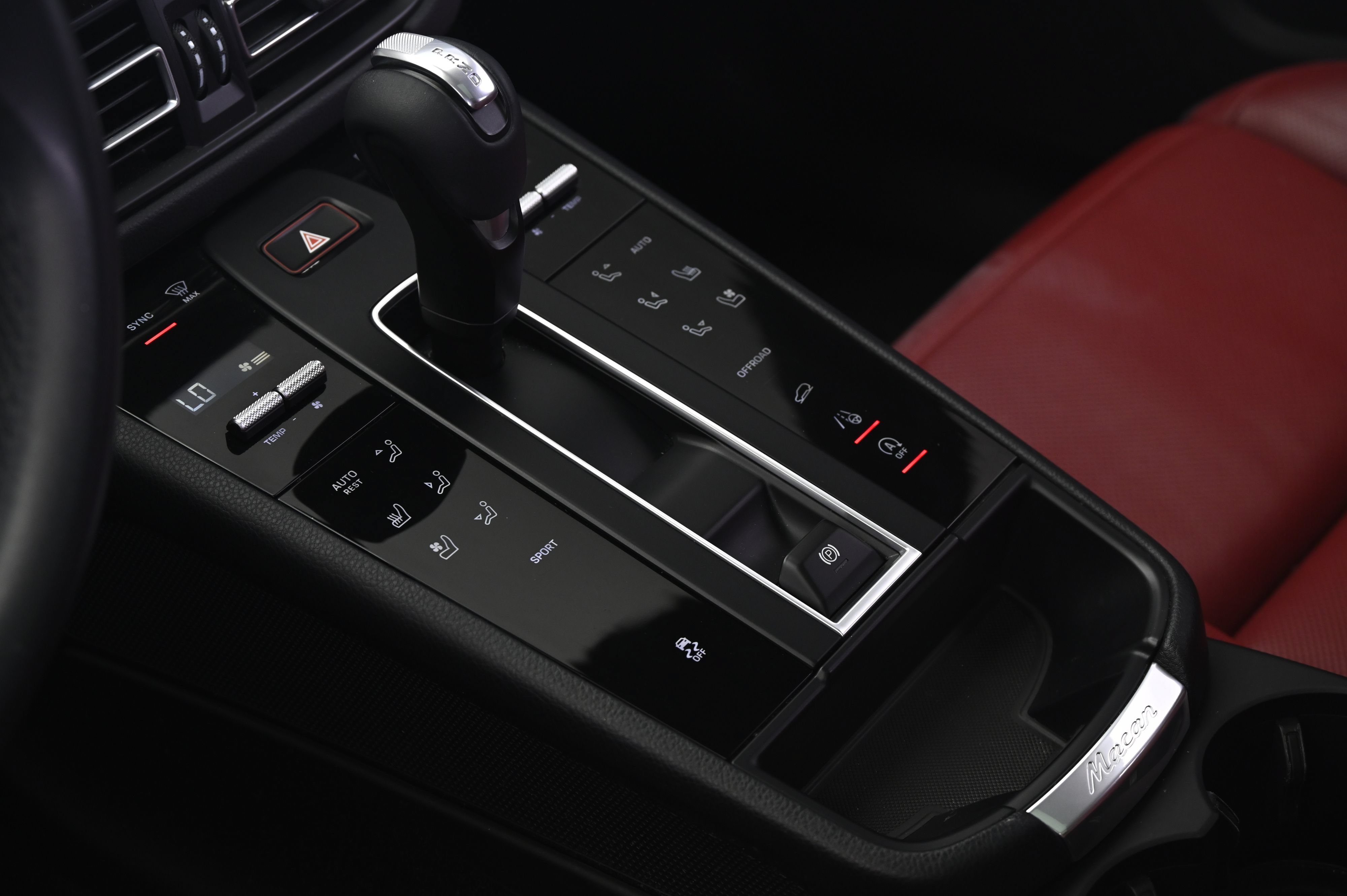 Certified 2022 Porsche Macan AWD/4WD image 34