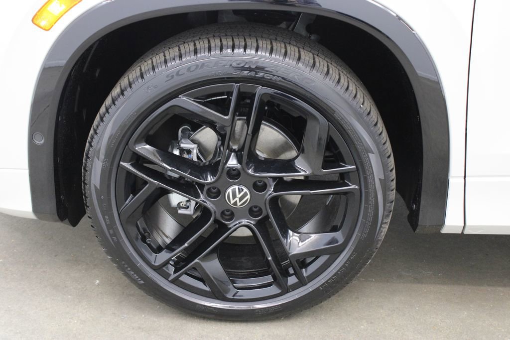 New 2026 Volkswagen Tiguan SE R-Line FWD image 28