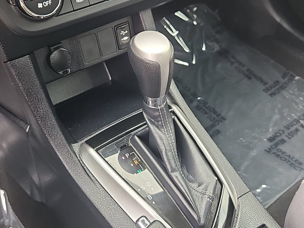Used 2015 Toyota Corolla LE FWD image 14