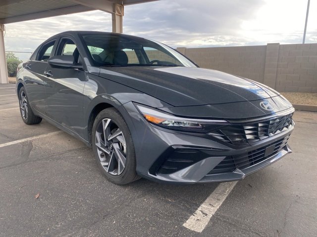 Used 2025 Hyundai Elantra SEL image 4