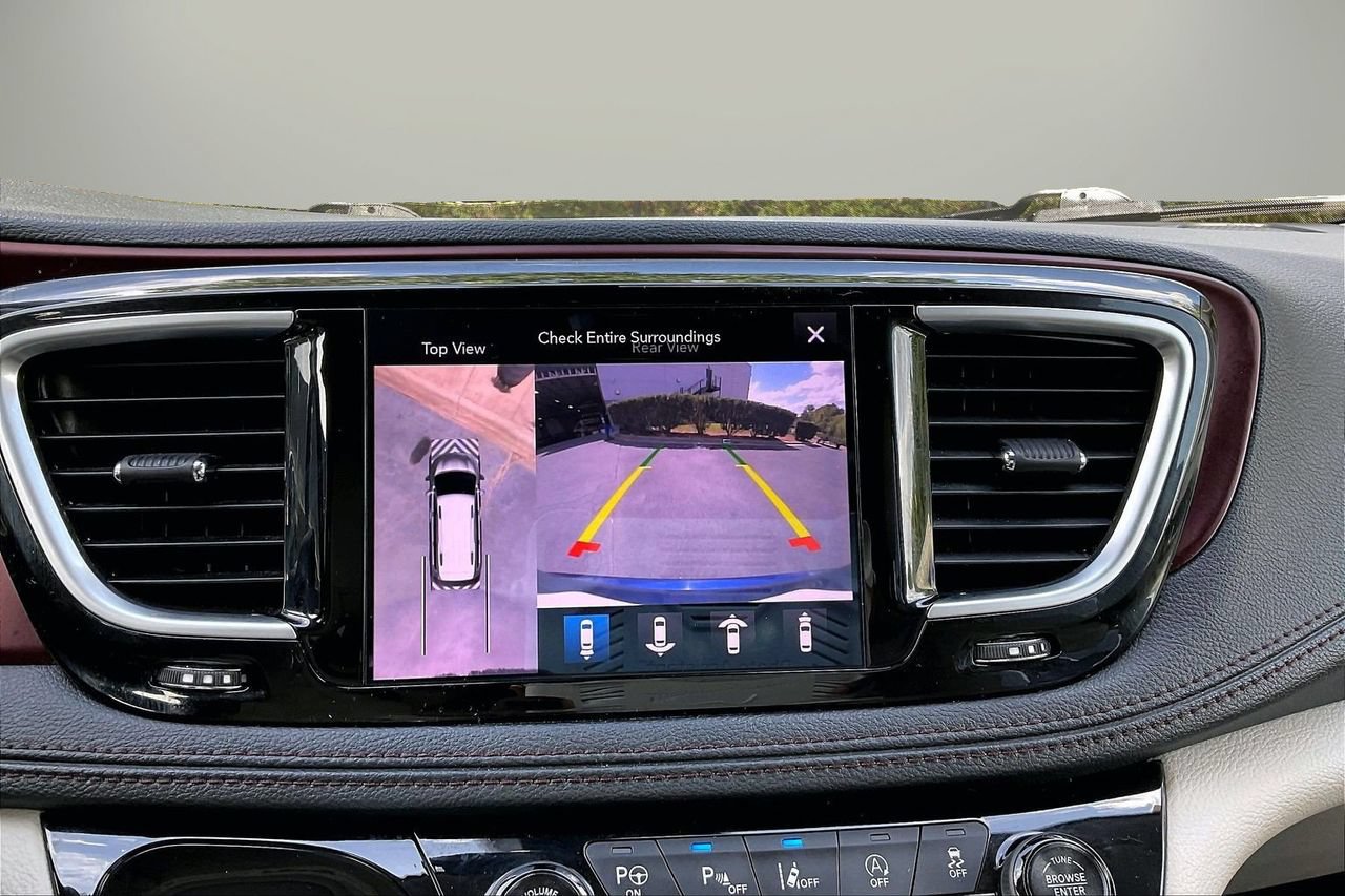 Certified 2018 Chrysler Pacifica Limited w/ Advanced Safetytec Group FWD image 15