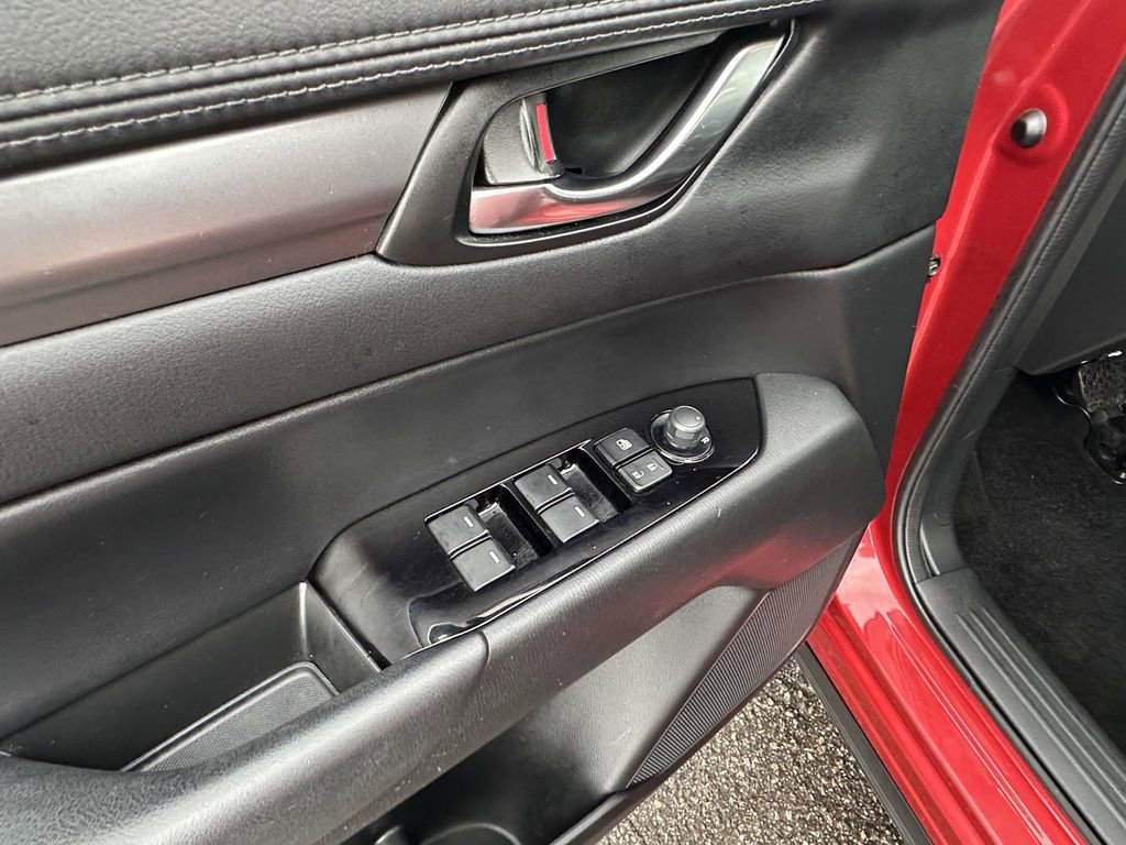 Used 2019 MAZDA CX-5 Touring image 17