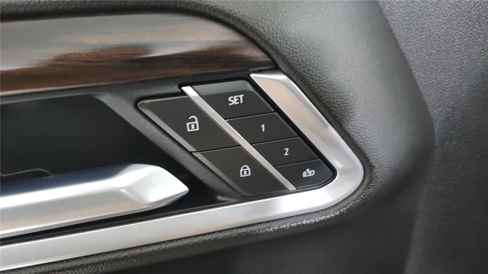 Used 2025 GMC Sierra 1500 SLT AWD/4WD image 13