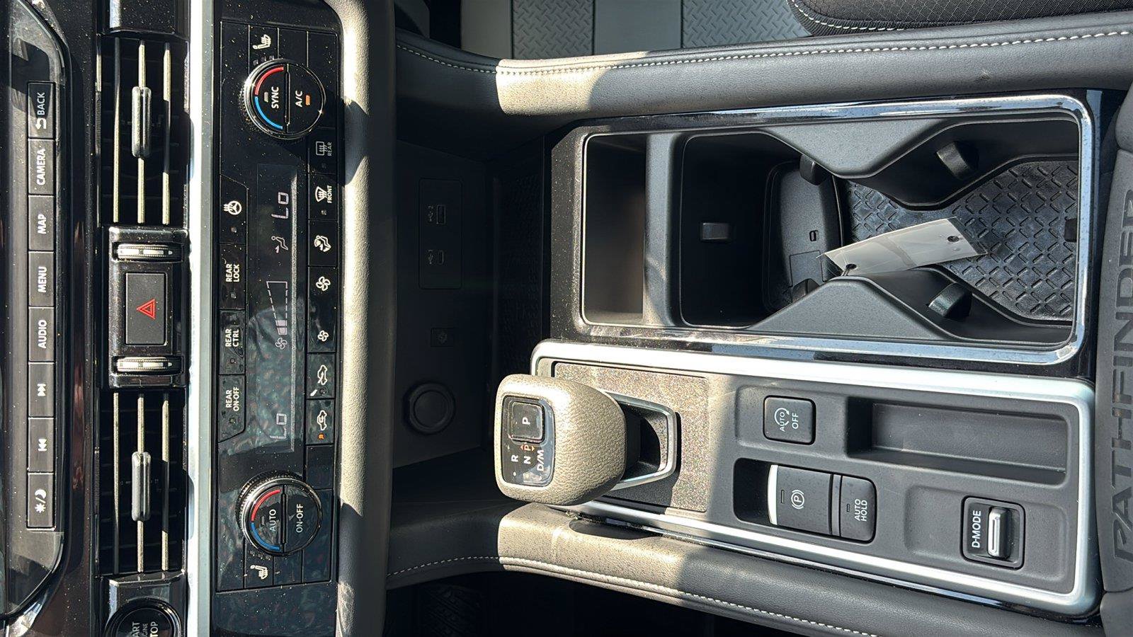 Used 2025 Nissan Pathfinder SL w/ SL Premium Package FWD image 39