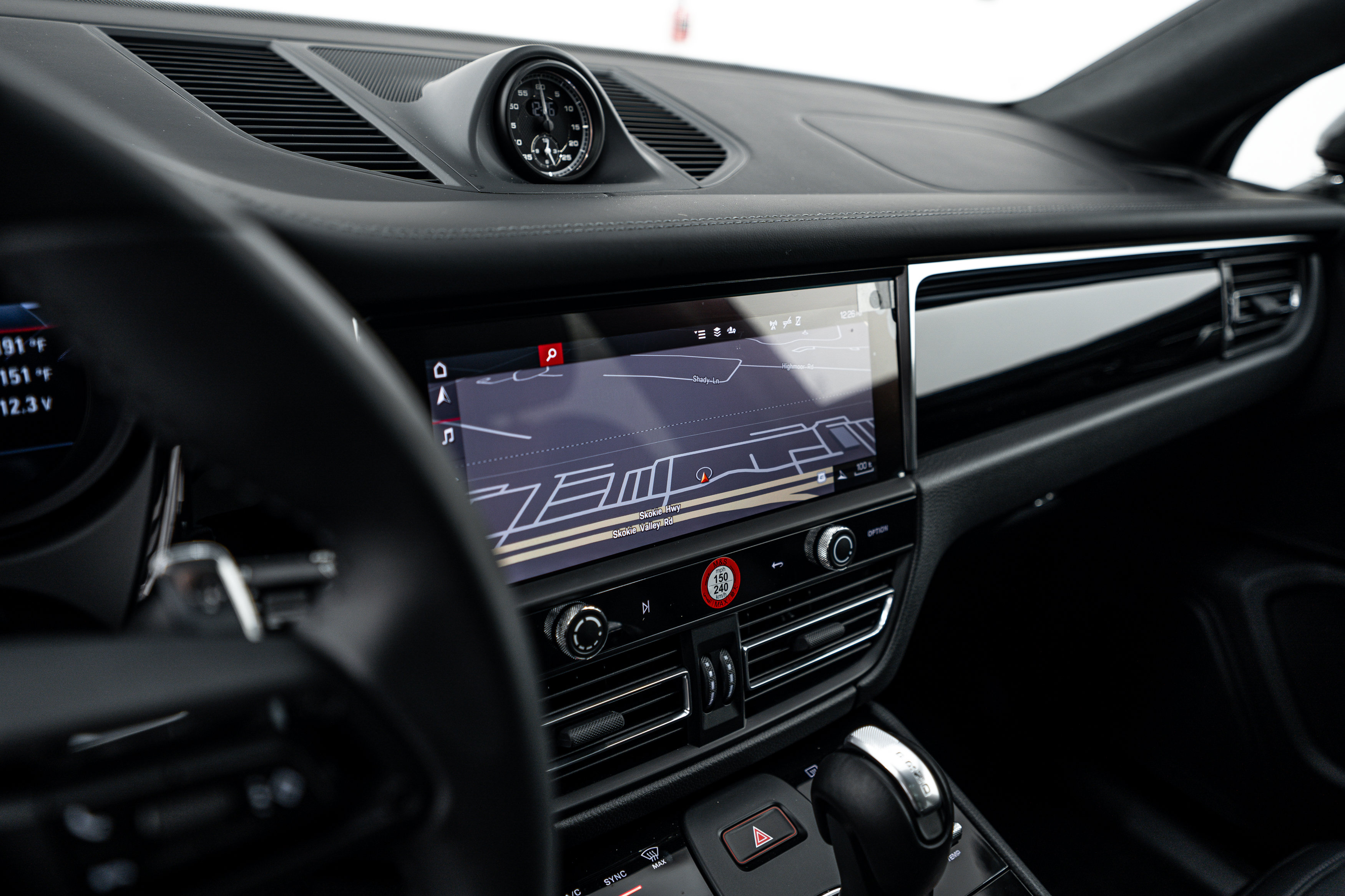 Certified 2026 Porsche Macan Turbo AWD/4WD image 16