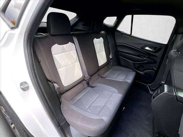 Used 2024 Chevrolet Trax RS FWD image 28