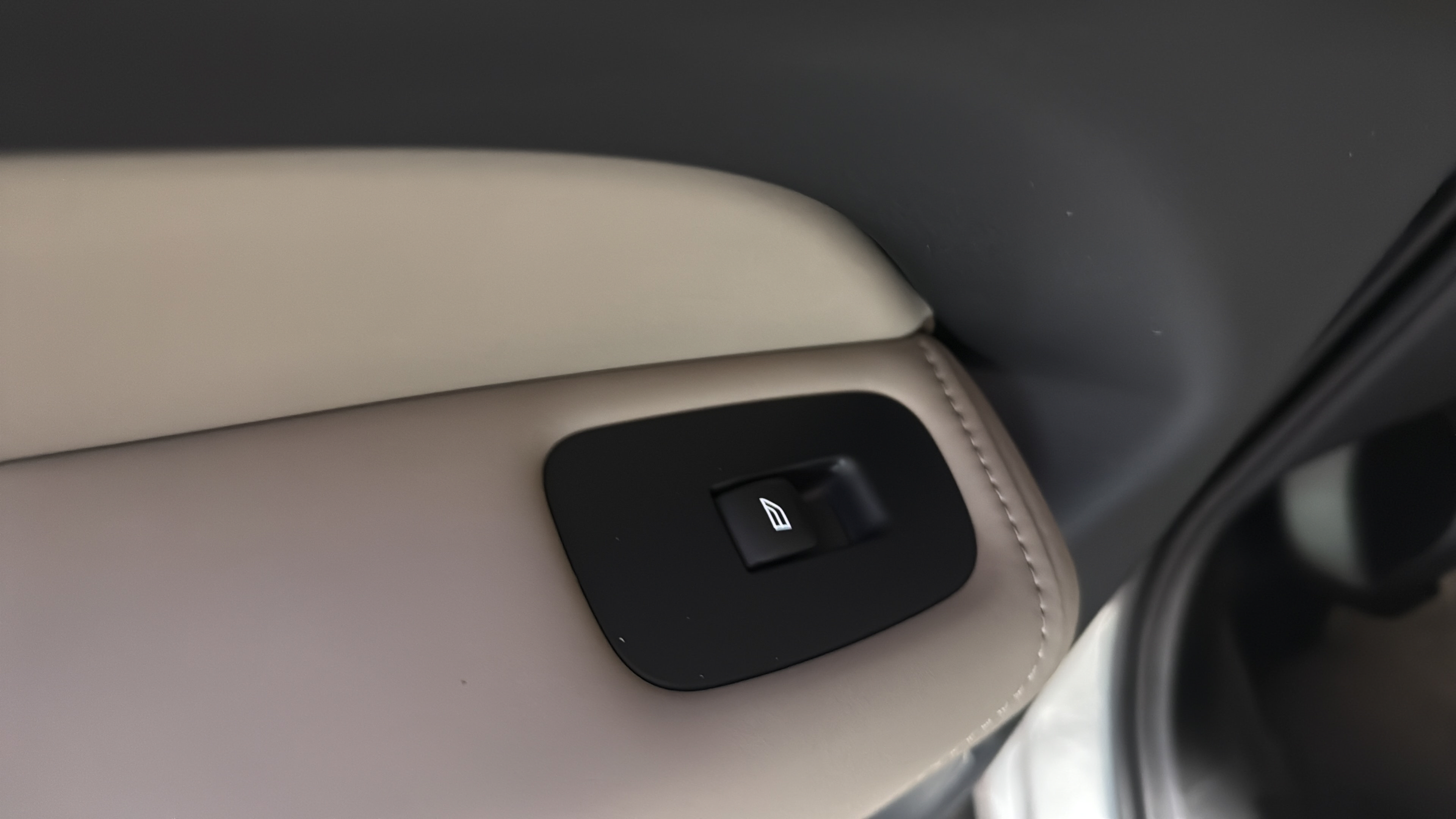 New 2027 Volvo XC60 B5 Plus AWD/4WD image 25