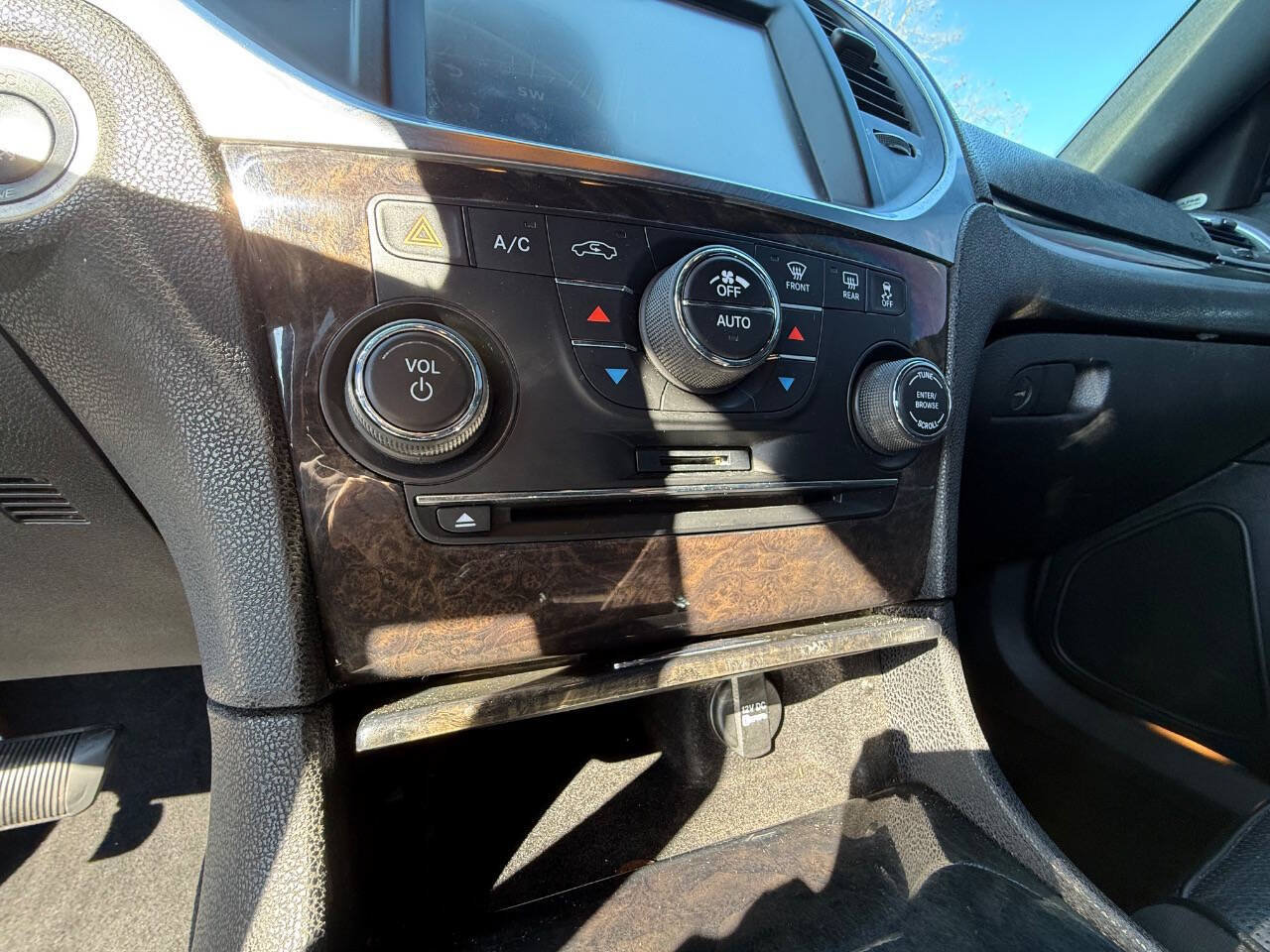 Used 2014 Chrysler 300 C RWD image 21
