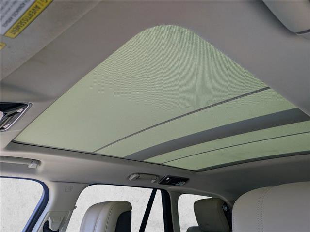Used 2020 Land Rover Range Rover HSE image 16
