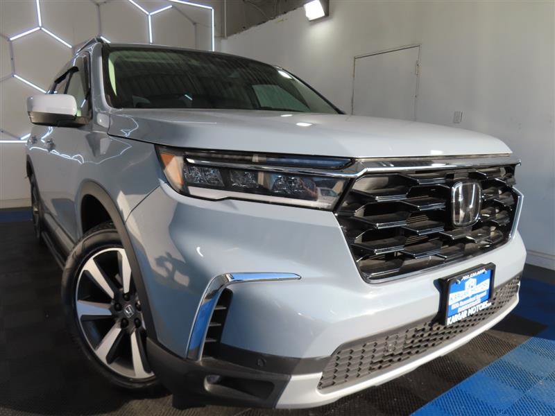 Used 2025 Honda Pilot Touring image 3