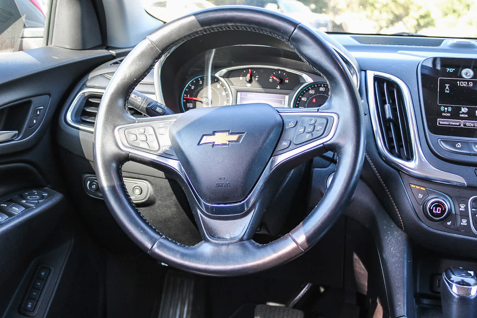 Used 2018 Chevrolet Equinox Premier FWD image 15