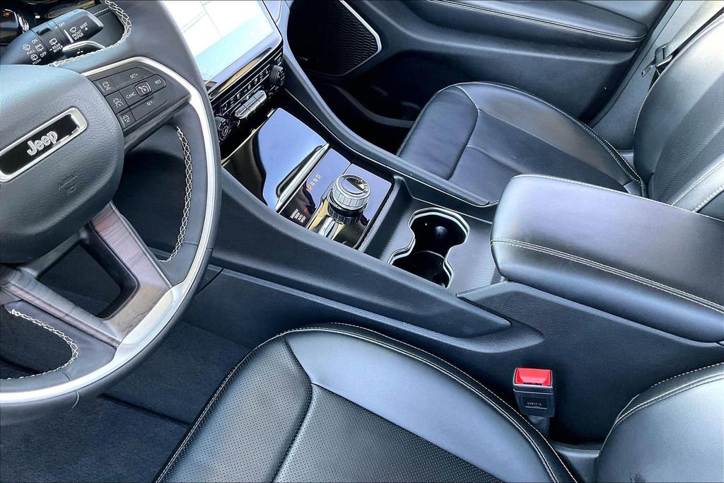 Used 2024 Jeep Grand Cherokee Limited w/ Luxury Tech Group II image 15