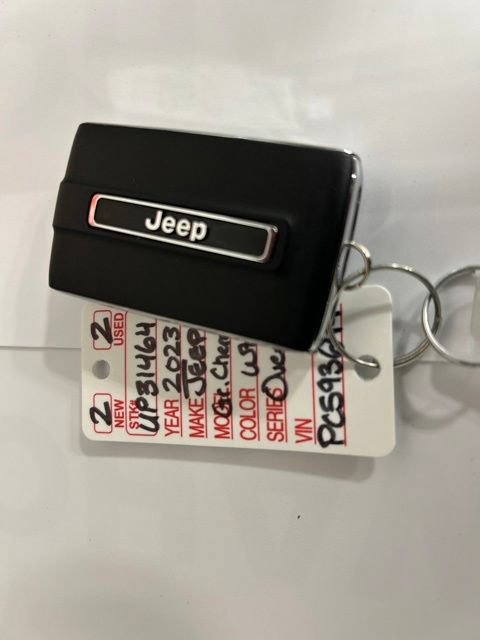 Used 2023 Jeep Grand Cherokee Overland AWD/4WD image 34