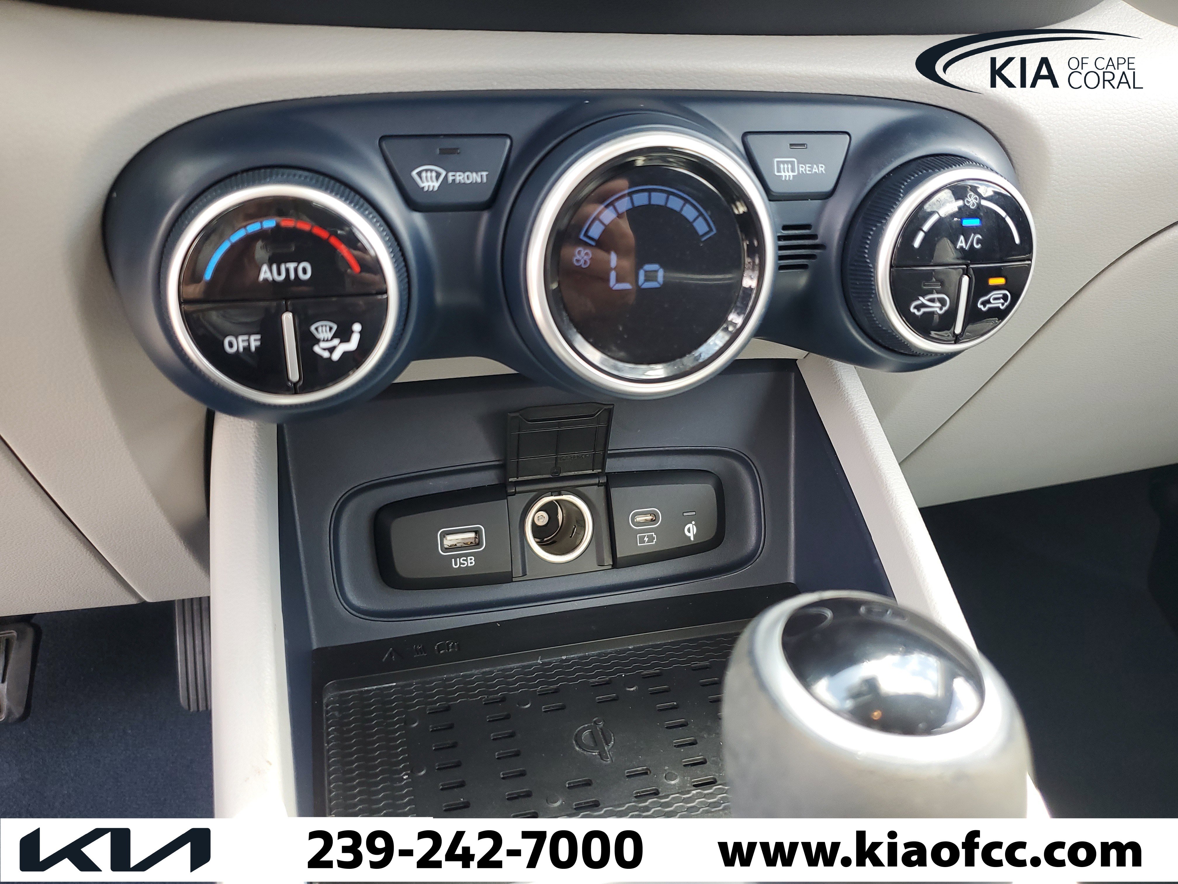 Used 2023 Hyundai Venue Limited w/ Cargo Package FWD image 25