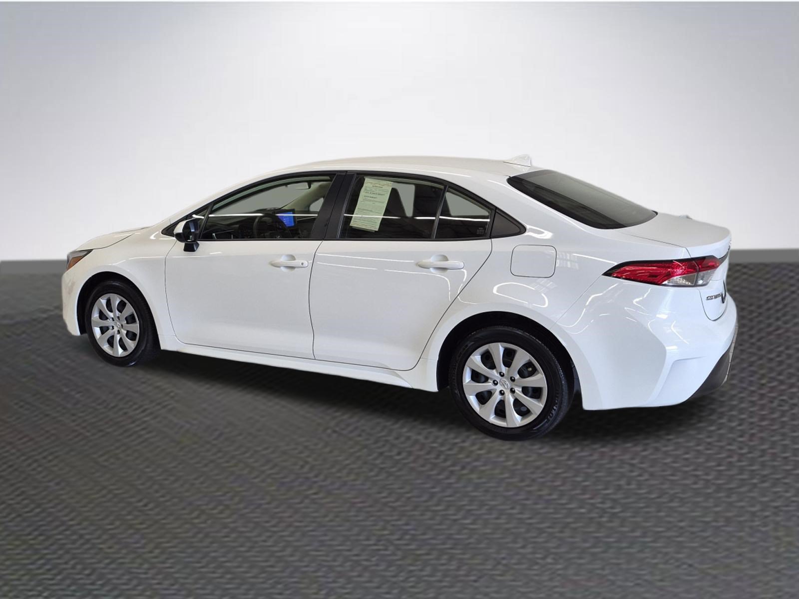 Used 2025 Toyota Corolla LE FWD image 5