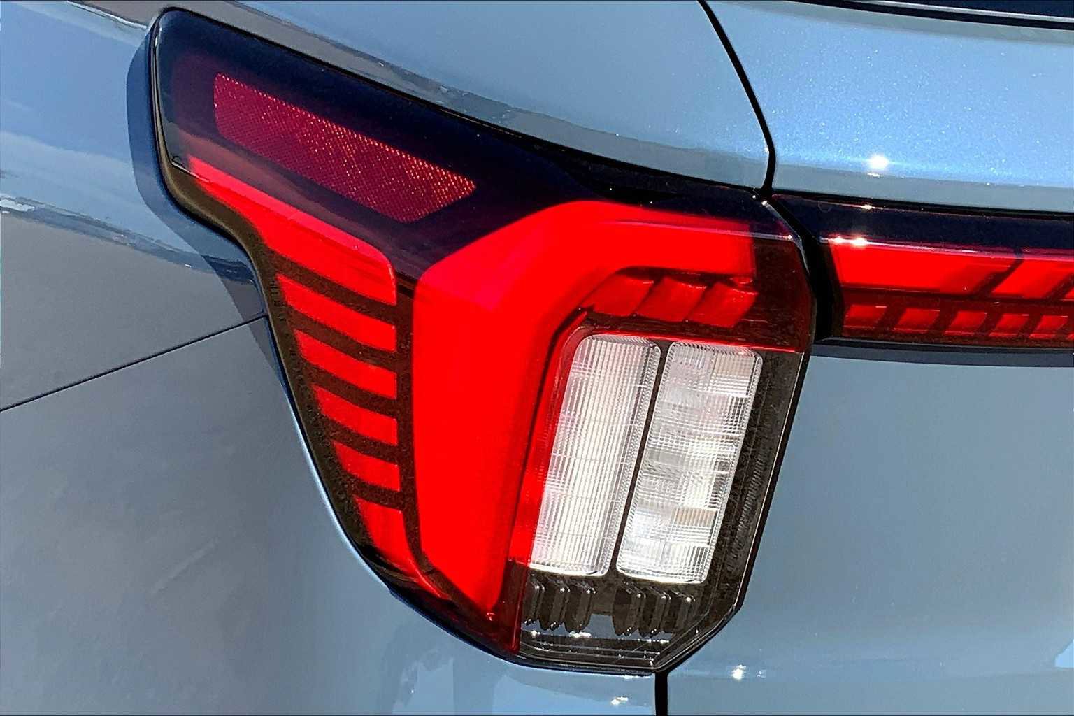 New 2025 Ford Explorer Active w/ Active Comfort Package image 14