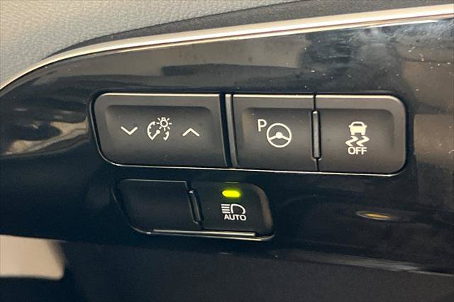 Certified 2021 Toyota Prius LE AWD/4WD image 29