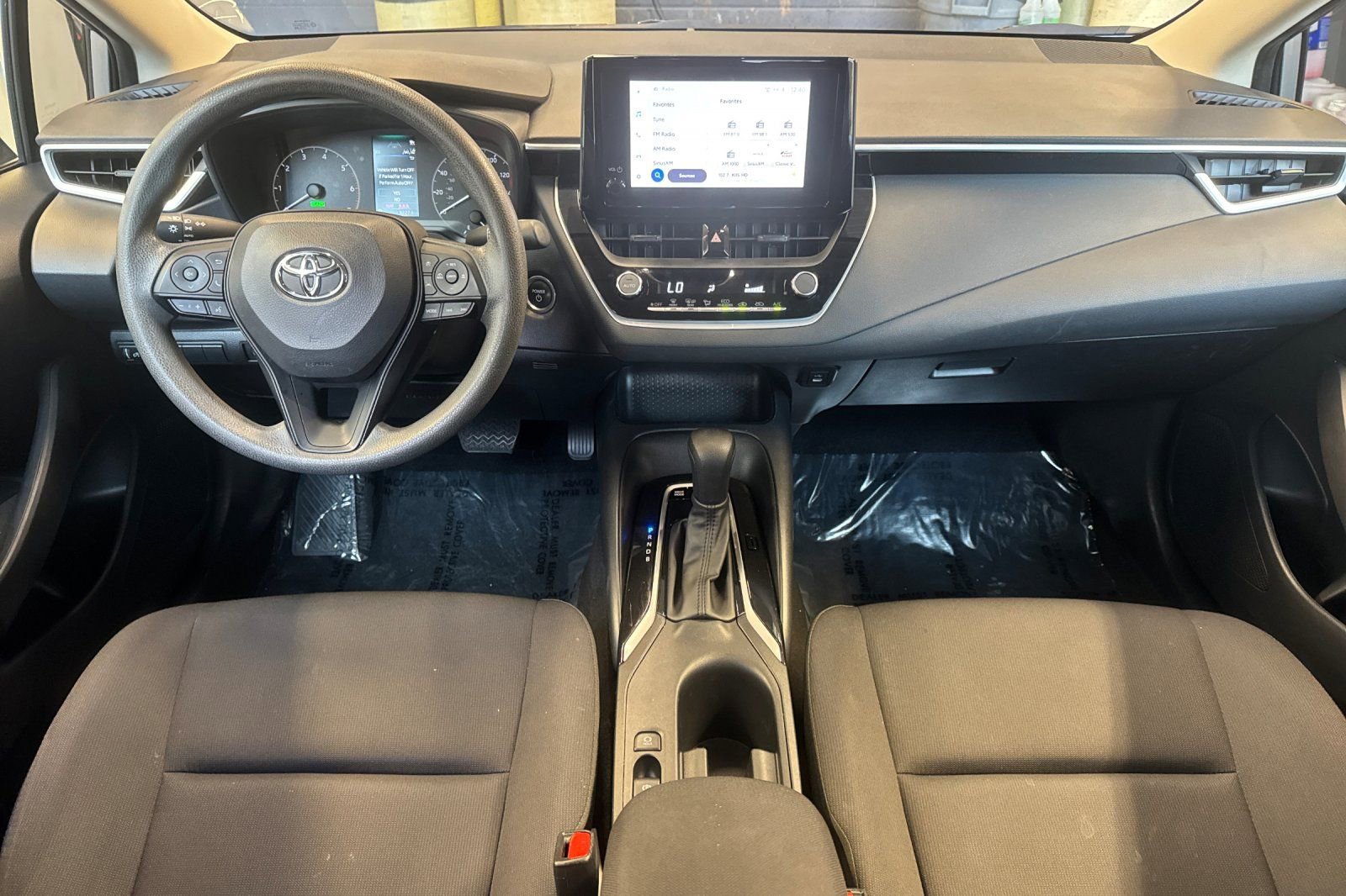 Used 2024 Toyota Corolla LE w/ LE Convenience Package FWD image 18