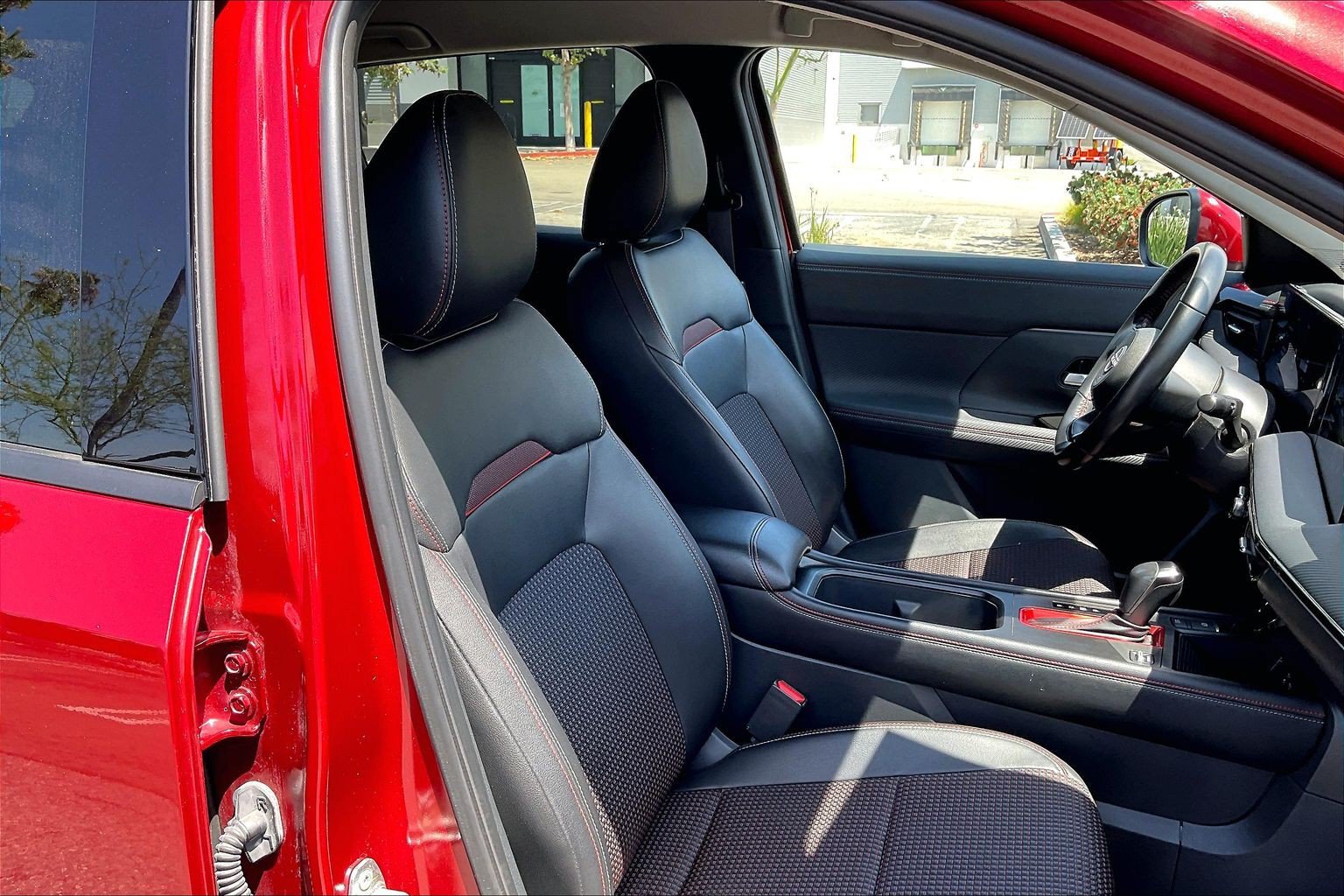 Used 2025 Nissan Kicks SR FWD image 7