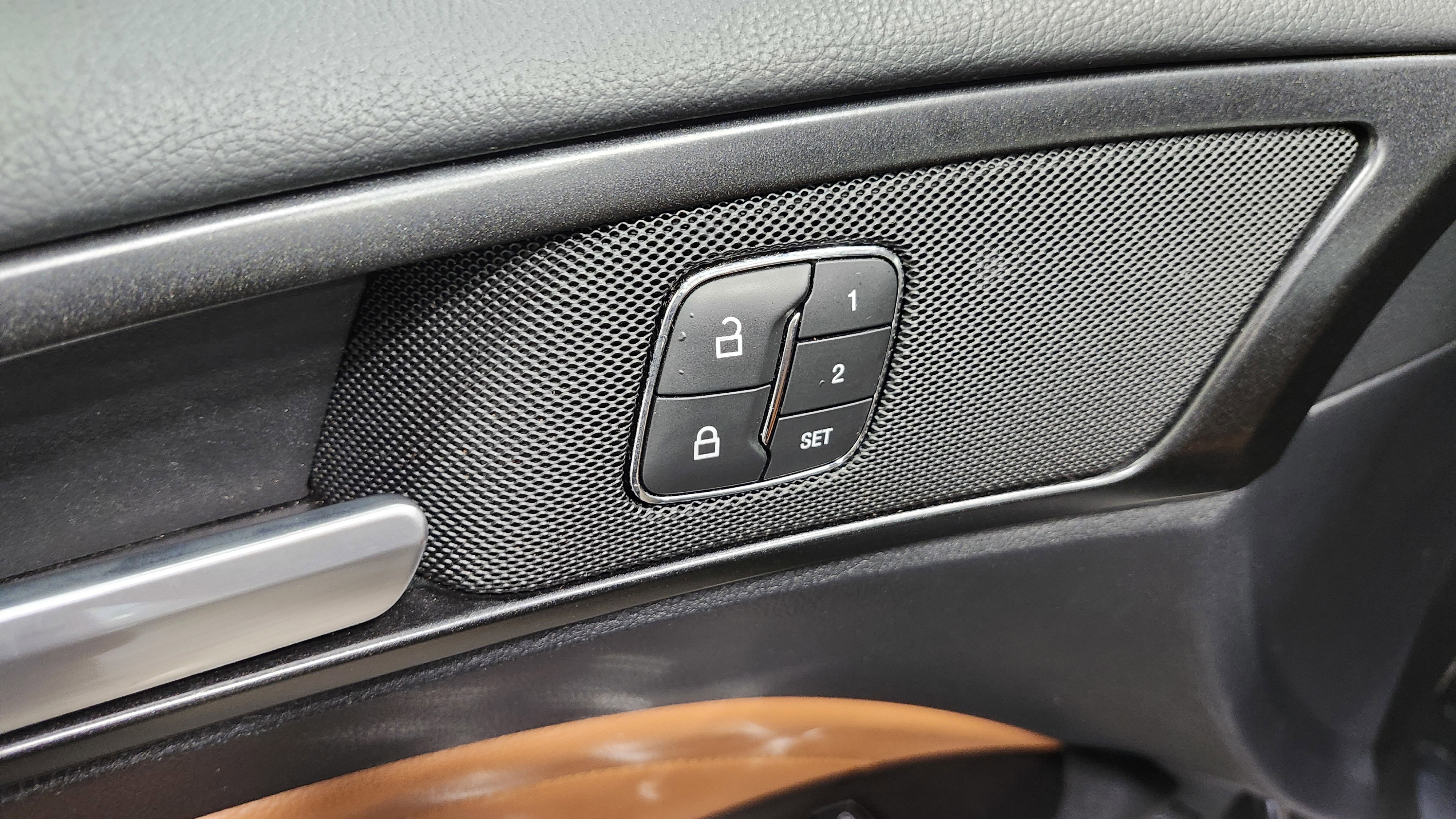 Used 2019 Ford Fusion Energi Titanium image 27