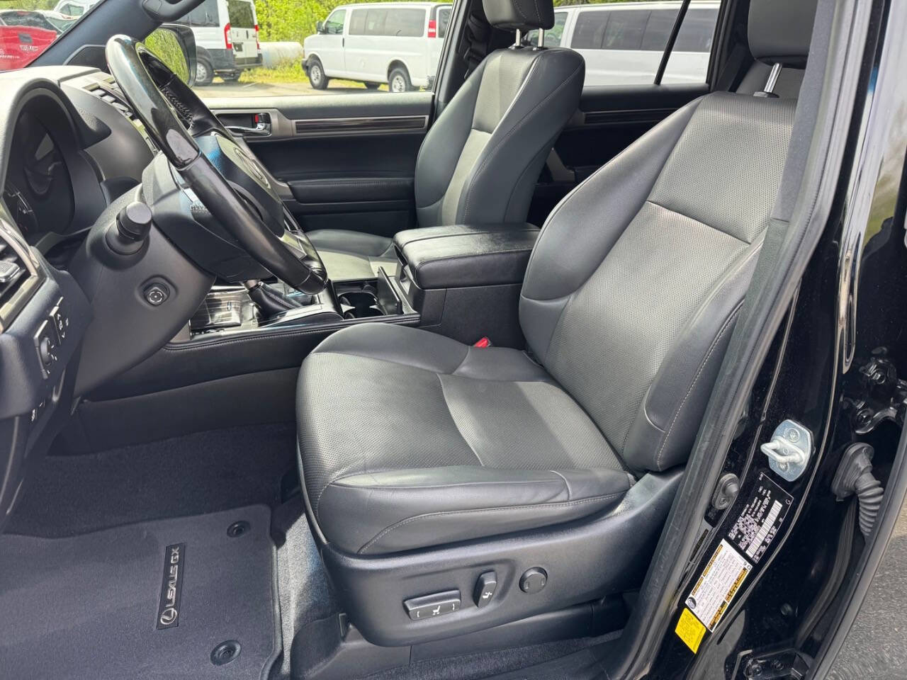 Used 2020 Lexus GX 460 Premium w/ Premium Package image 19