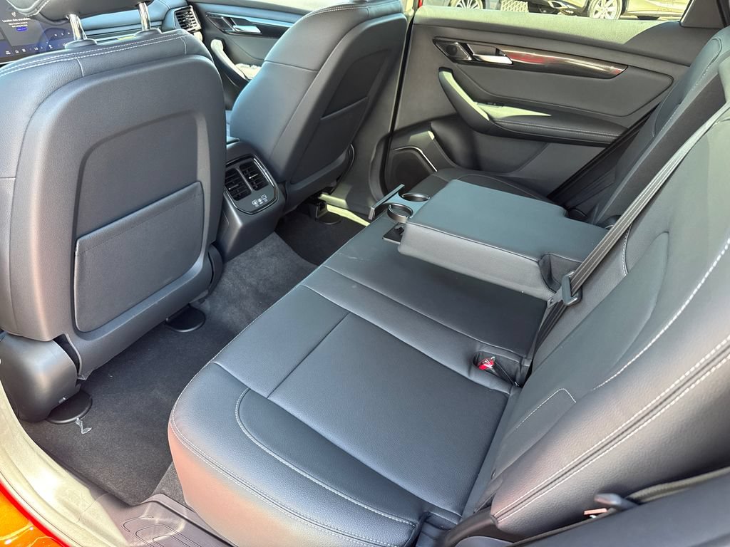 New 2027 VinFast VF 8 Eco AWD/4WD image 17