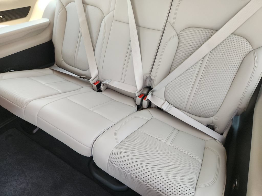 Used 2022 Jeep Wagoneer Series III w/ Premium Group I AWD/4WD image 35