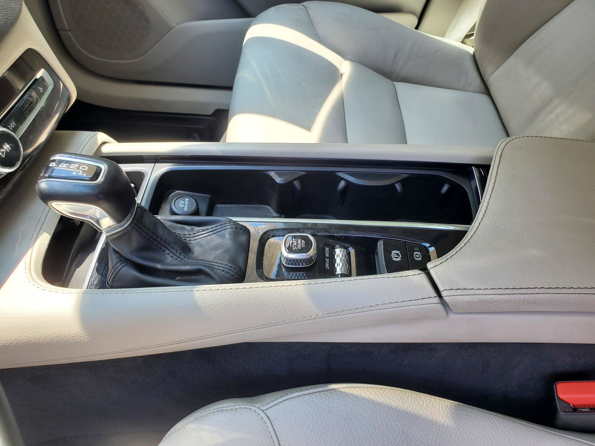 Used 2019 Volvo XC90 T6 Momentum w/ Advanced Package AWD/4WD image 39