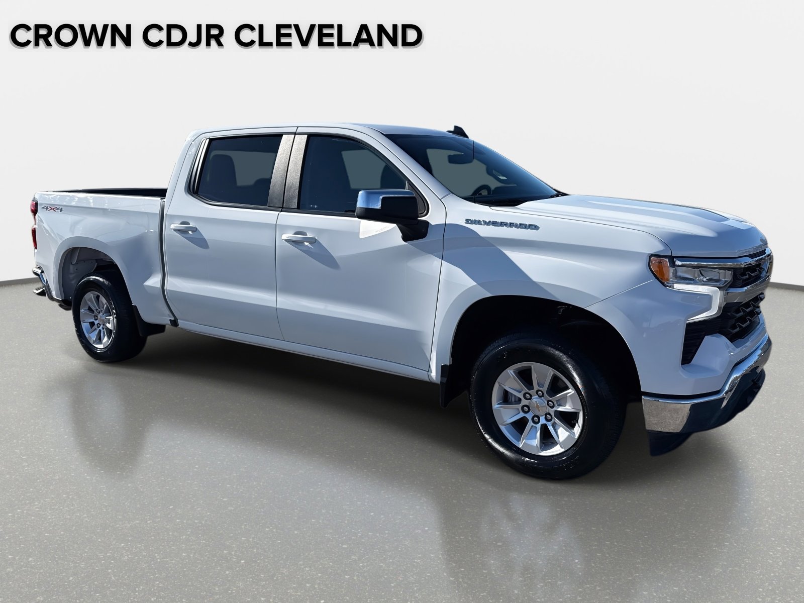 Used 2025 Chevrolet Silverado 1500 LT image 2