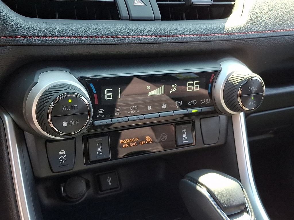 Used 2022 Toyota RAV4 SE w/ Weather & Moonroof Package AWD/4WD image 19
