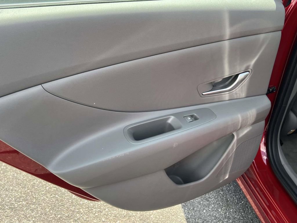 Certified 2025 Hyundai Elantra Hybrid FWD image 12