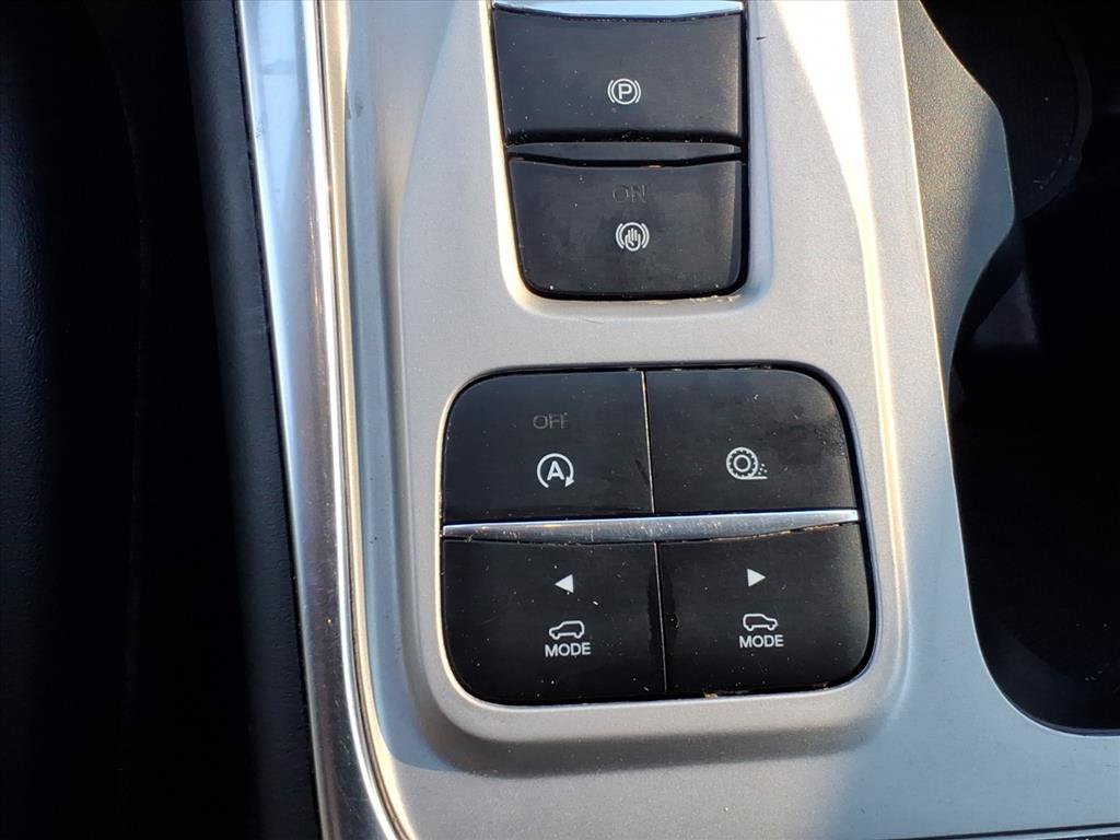 Used 2023 Ford Explorer XLT w/ Equipment Group 202A image 10