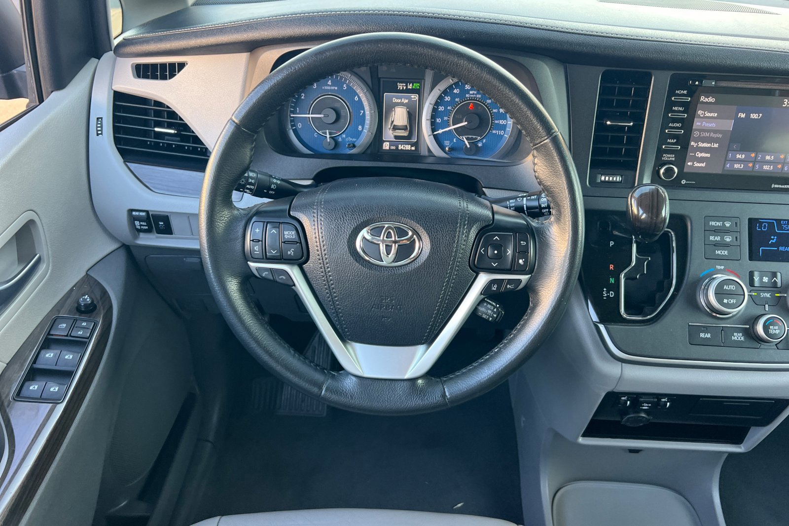 Used 2020 Toyota Sienna XLE image 14