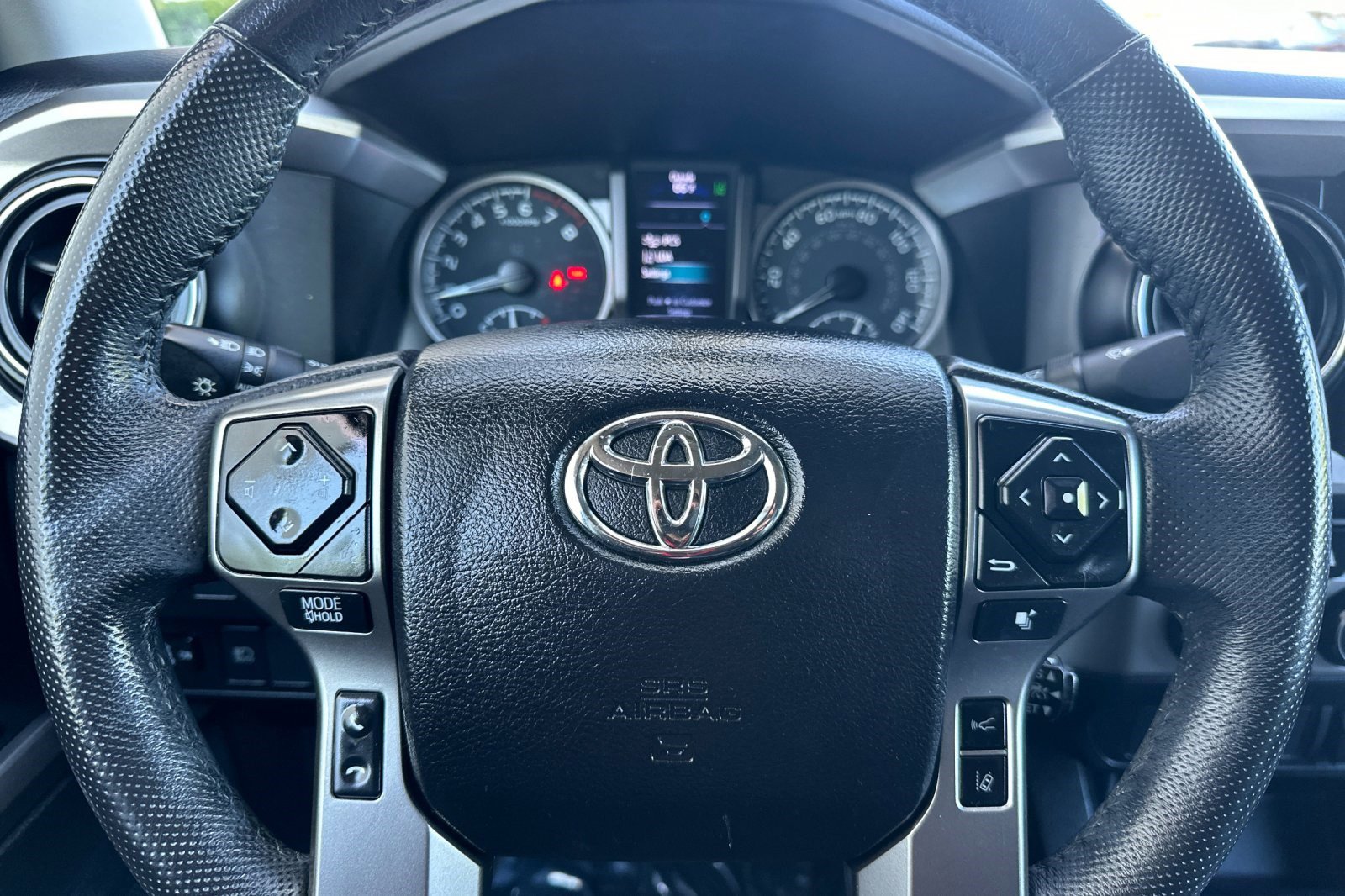 Used 2021 Toyota Tacoma SR5 AWD/4WD image 16