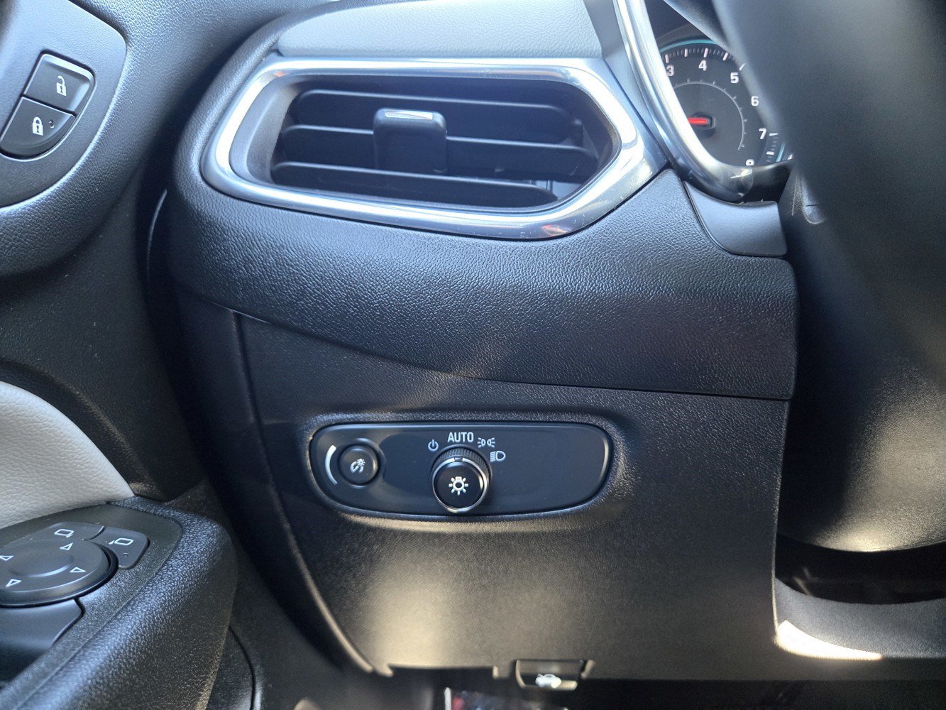 Used 2023 Chevrolet Equinox LT w/ Driver Convenience Package AWD/4WD image 20