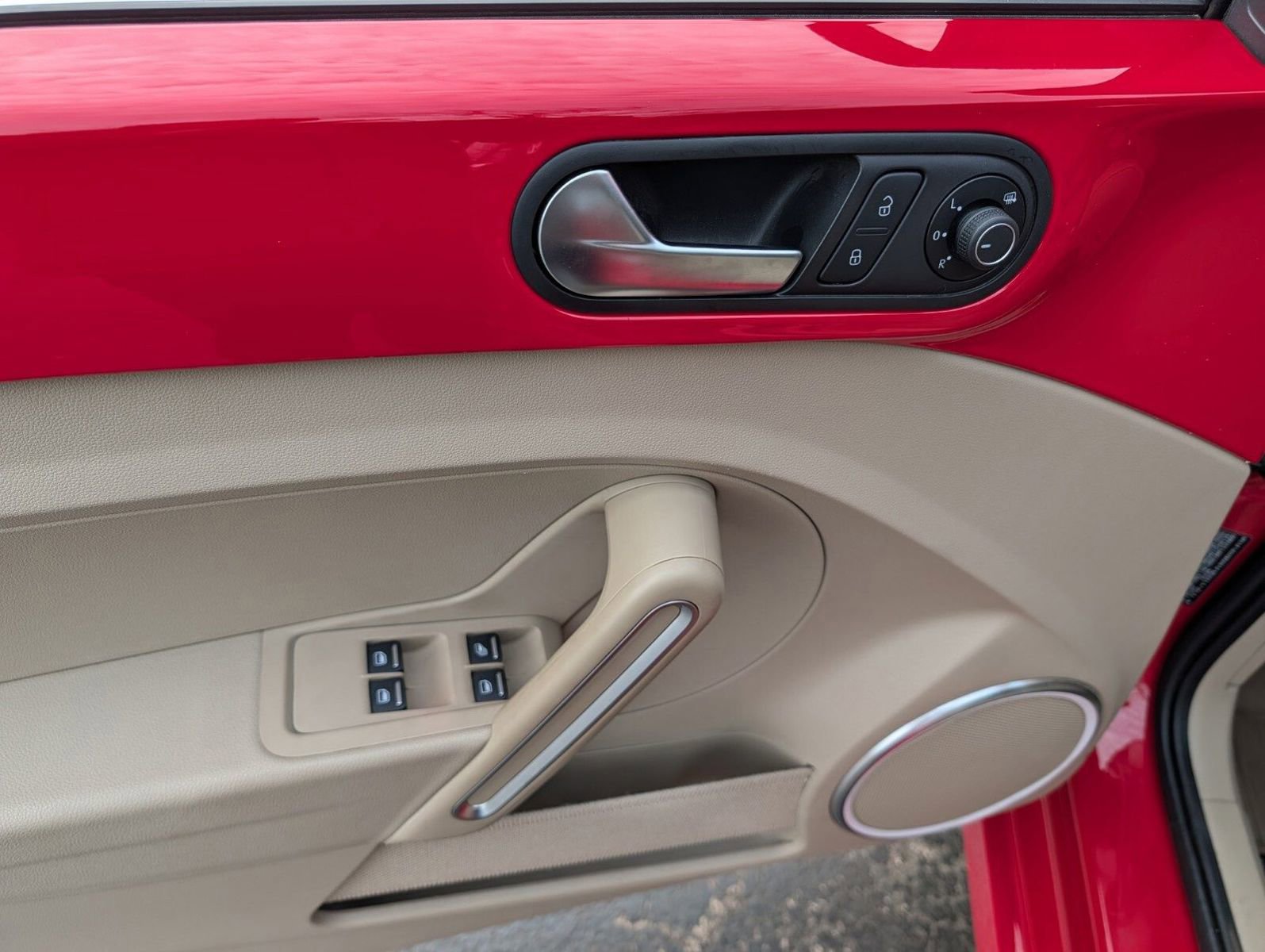 Used 2019 Volkswagen Beetle 2.0T image 24