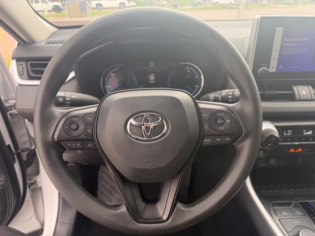 Used 2025 Toyota RAV4 XLE AWD/4WD image 14