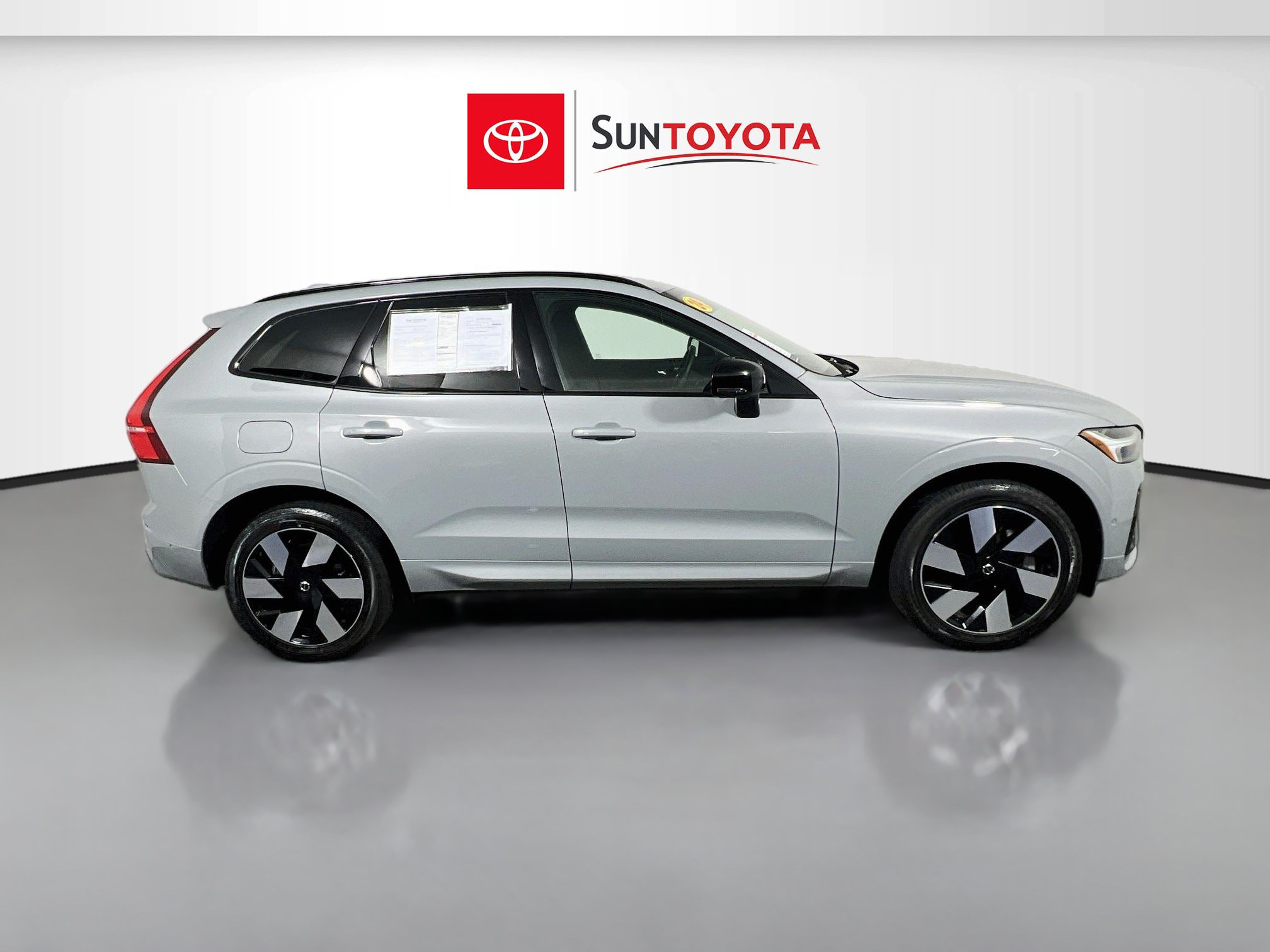 Used 2024 Volvo XC60 T8 Plus w/ Protection Package Premier AWD/4WD image 2