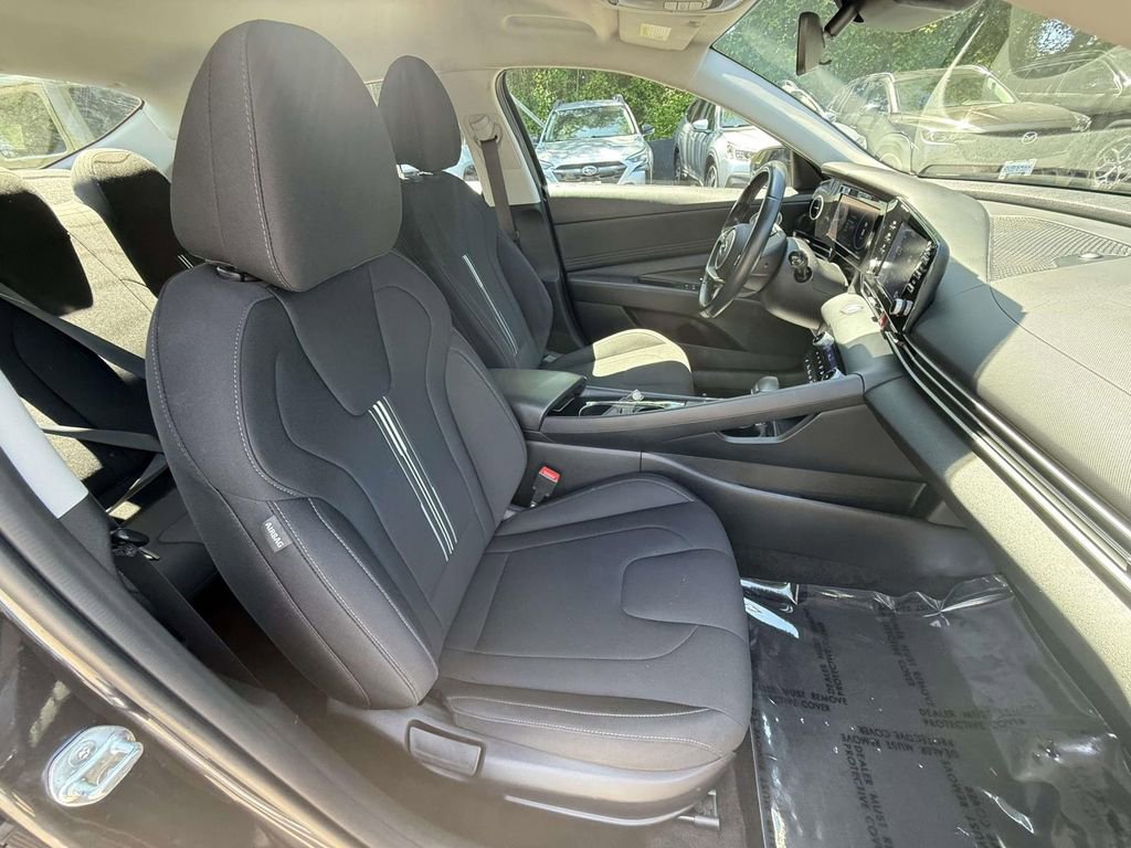 Used 2021 Hyundai Elantra SEL w/ Convenience Package FWD image 9