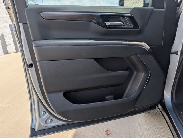 Used 2025 Chevrolet Suburban Z71 AWD/4WD image 22