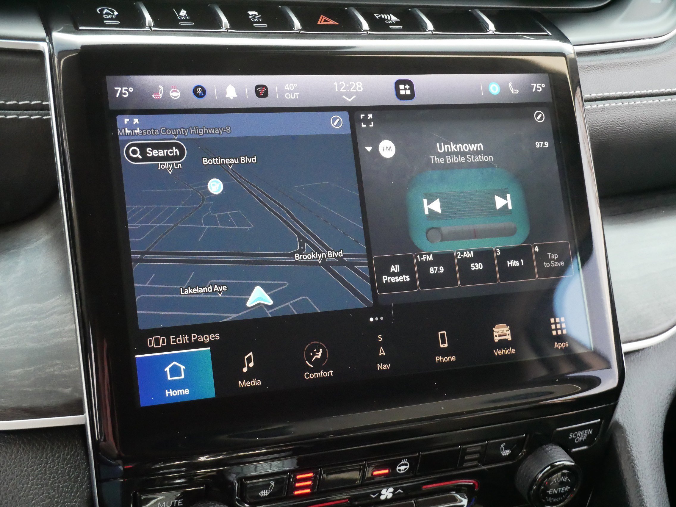 Used 2023 Jeep Grand Cherokee Limited w/ Black Appearance Package image 22