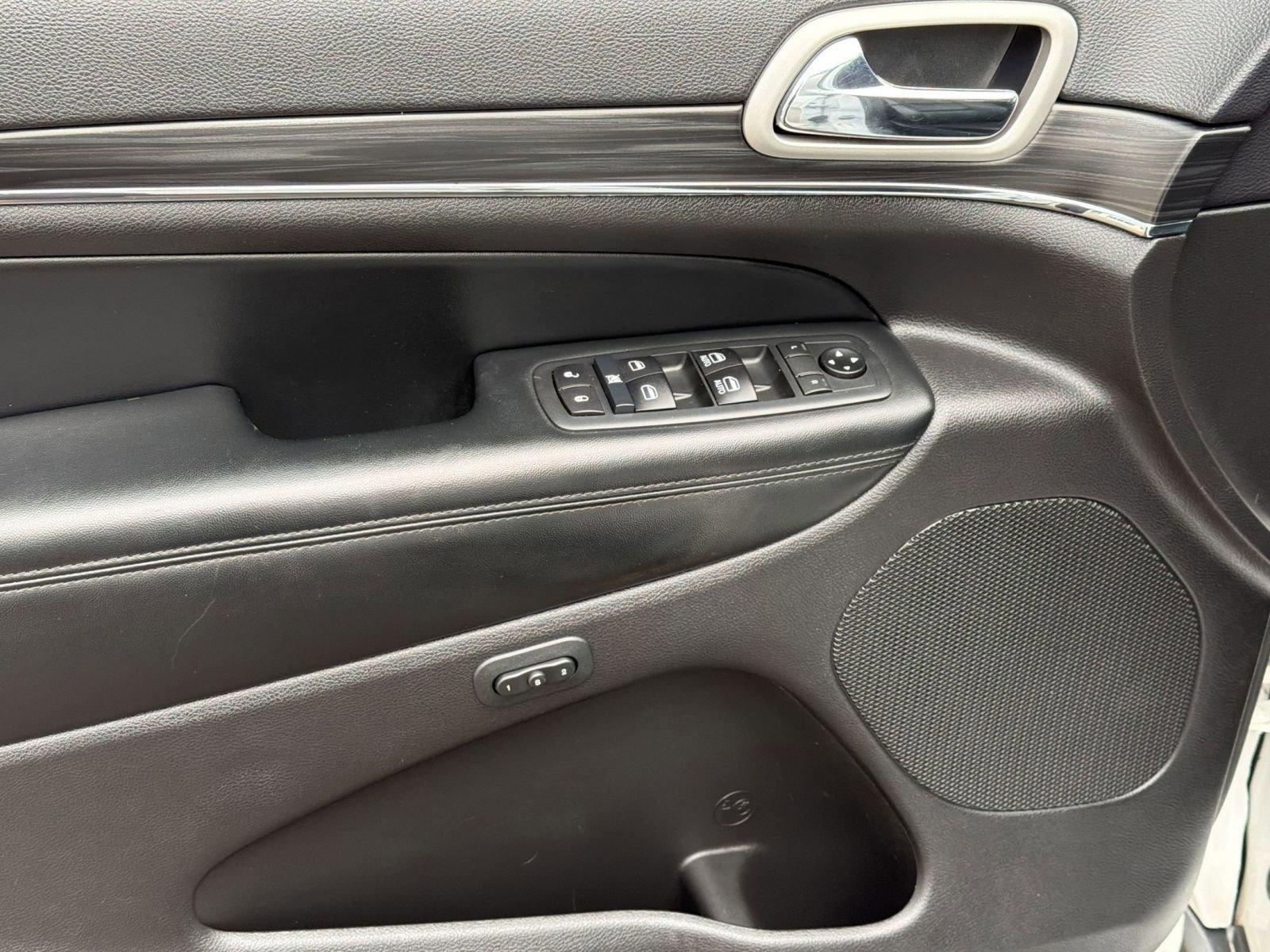 Used 2020 Jeep Grand Cherokee Limited AWD/4WD image 13