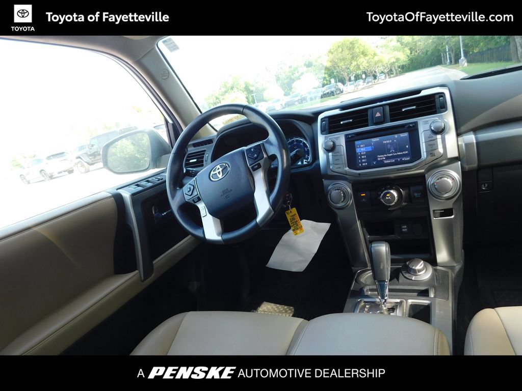 Used 2016 Toyota 4Runner SR5 AWD/4WD image 3
