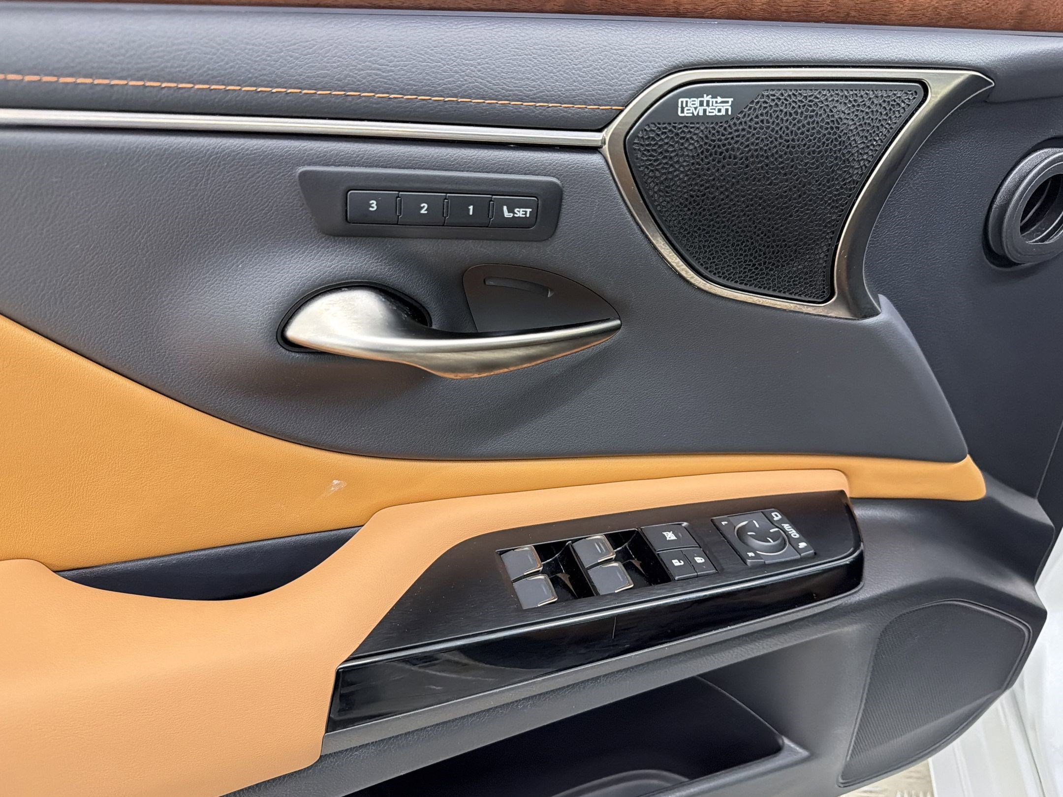 Used 2023 Lexus ES 350 Ultra Luxury image 29