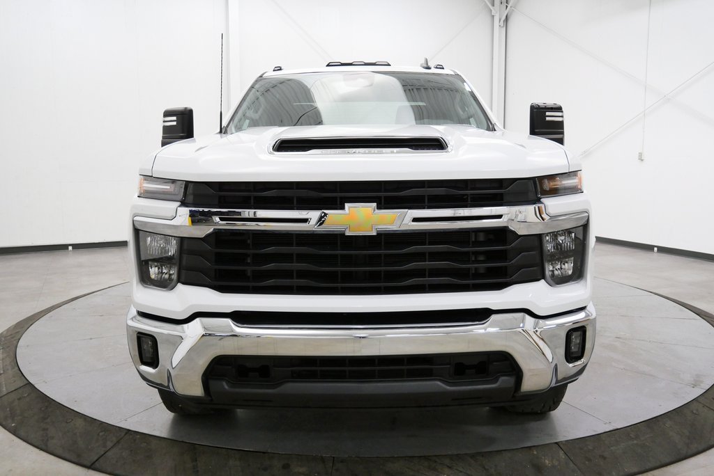 Used 2024 Chevrolet Silverado 2500 LT w/ Convenience Package AWD/4WD image 3