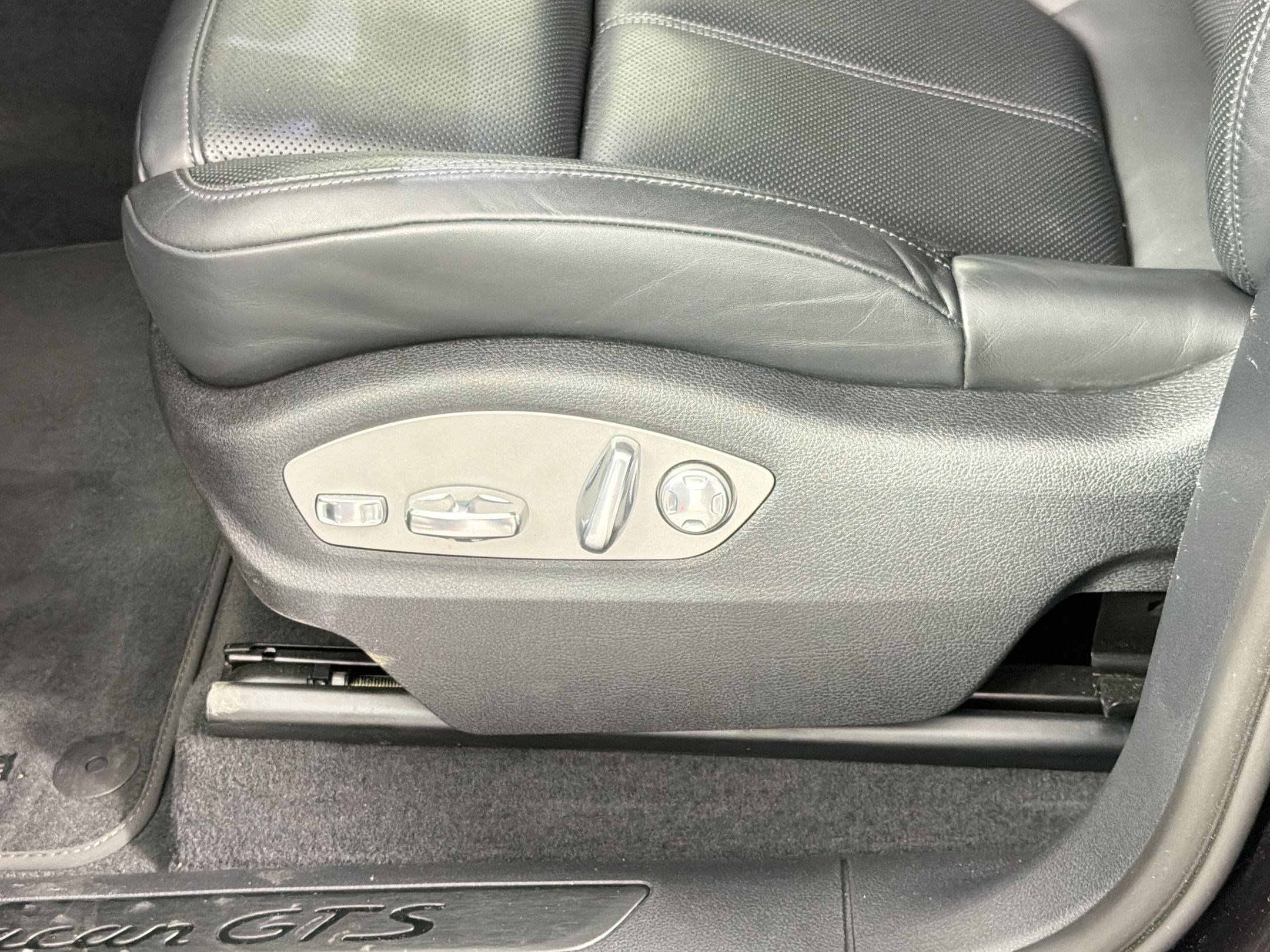 Certified 2023 Porsche Macan GTS AWD/4WD image 16