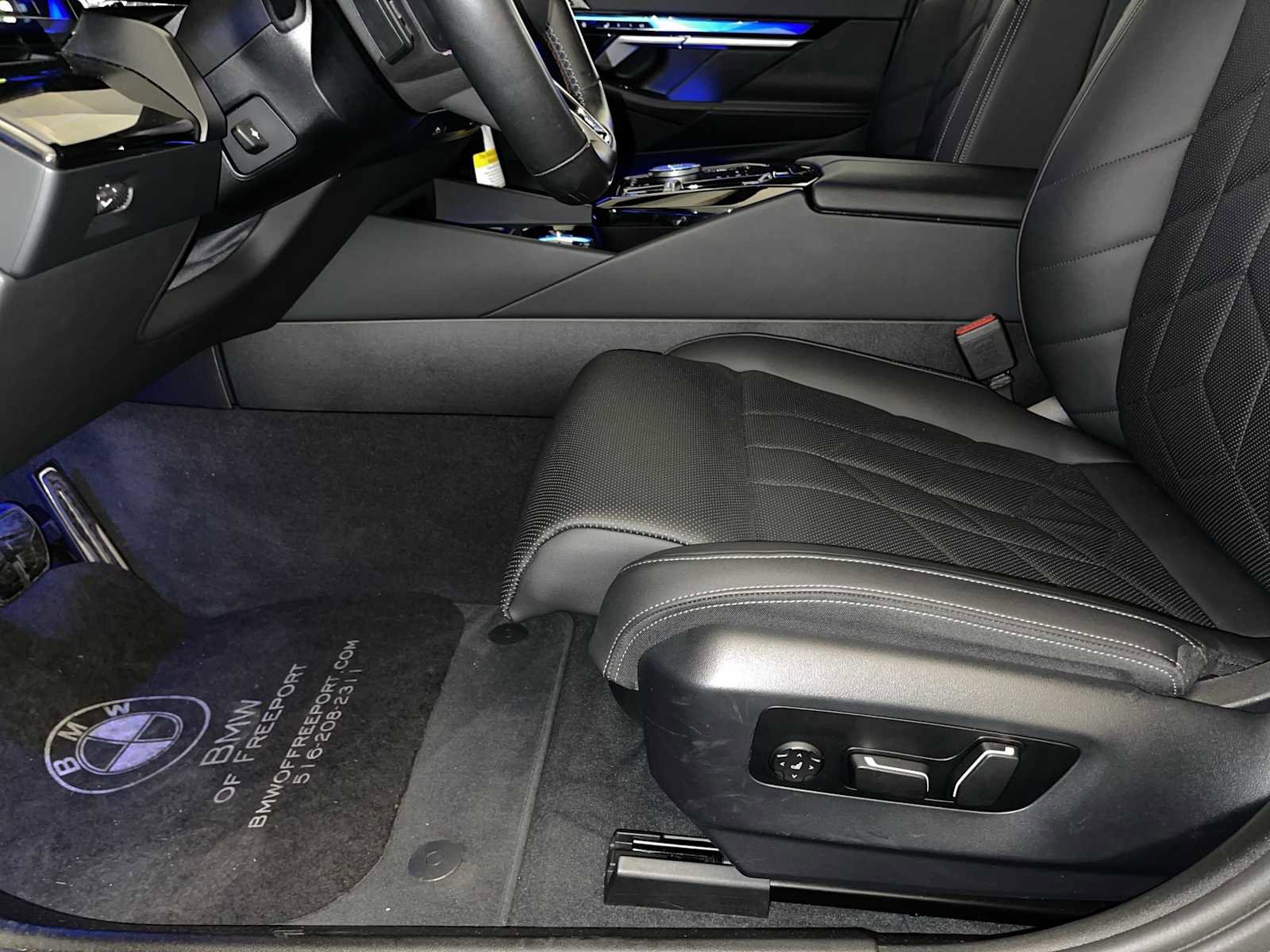 Used 2024 BMW i5 M60 w/ Premium Package image 10